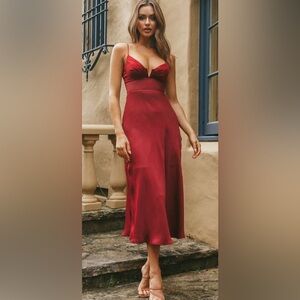 Selfie Leslie Red Midi Dress with Fitted Silhouette